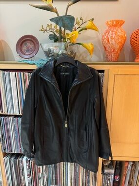 PRICE DROP: Ellen Tracy generously cut “S” LAMBSKIN LEATHER gold HWZip-Front JKT